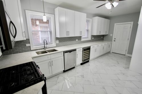 7705 Bennett Ave, Chicago IL  60649-4605 exterior