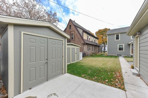 8324 Gridley Ave, Milwaukee WI 53213-3041 exterior