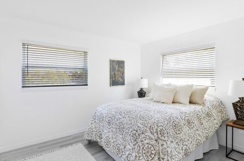 1096 Rordon Ave, Naples FL 34103-4577 exterior