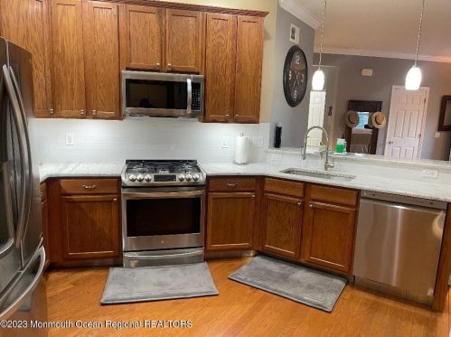 5 Walkabout Ct, Lakehurst, NJ 08759-5177