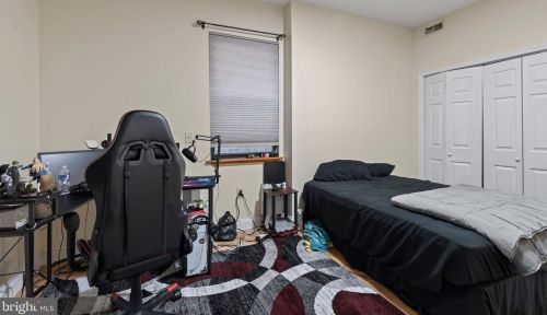 1336 Girard Ave, Philadelphia PA 19122-4212 exterior