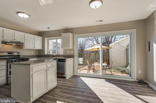 6510 Morning Glen Ct, Alexandria VA  22315-5026 exterior