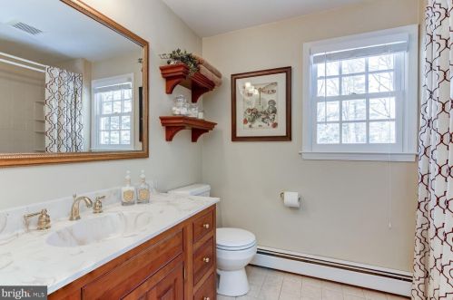 11 Todmorden Dr, Media PA 19086-6727 exterior