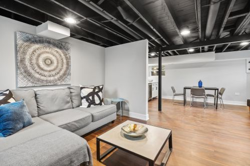 4647 Lawler Ave, Chicago IL  60638-2009 exterior