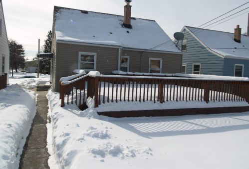 8512 Townsend St, Milwaukee, WI 53222-3748