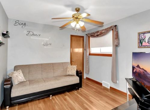 7921 Kostner Ave, Chicago IL 60652-3543 exterior