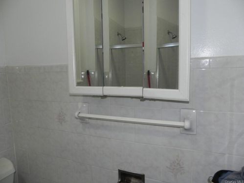 1847 Holland Ave, Bronx NY 10467-8304 exterior