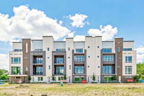 381 Greenbriar Ln, Dallas TX  75203-1015 exterior