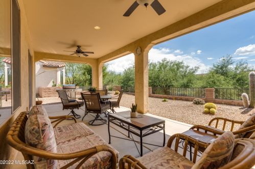 1121 Night Heron Dr, Green Valley AZ 85614-6014 exterior