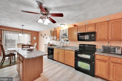 321 Kormit Dr, Red Lion PA  17356-8927 exterior