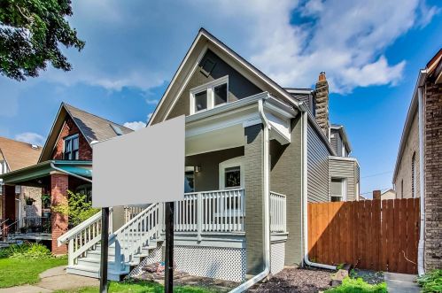 2830 Barry Ave, Chicago IL  60618-7016 exterior