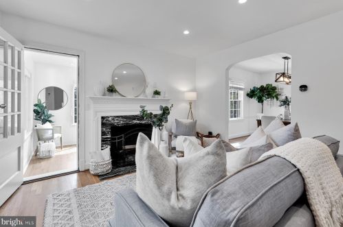 618 Wayne Ave, Silver Spring MD  20910-5556 exterior