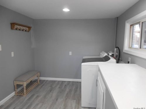 46 Oakley Dr, Huntington Station NY 11746-3116 exterior