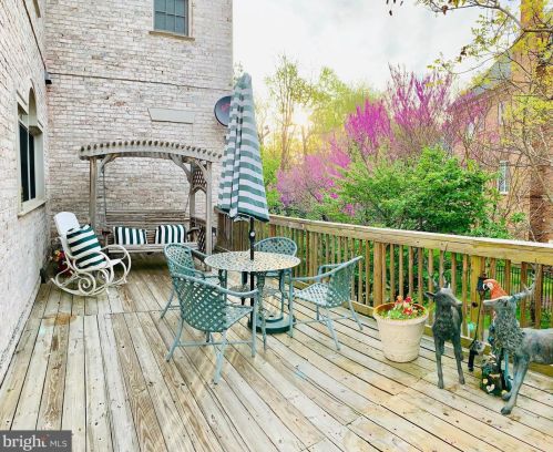 1289 Ballantrae Farm Dr, Mc Lean VA 22101-3027 exterior