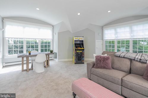 77 Cleveland Ln, Princeton NJ 08540-3050 exterior