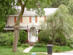 19 Angier Cir, Newton, MA 02466-2901