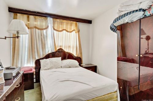 588 165th St, Bronx NY 10459-3273 exterior