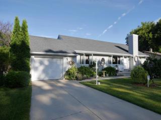 3737 51st St, Milwaukee, WI 53220-2007