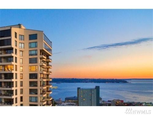 2201 3rd Ave, Seattle WA  98121-2018 exterior