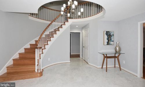 6286 Dunaway Ct, Mc Lean VA  22101-2204 exterior