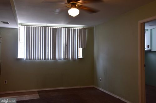 463 College Dr, Edison NJ  08817-5951 exterior