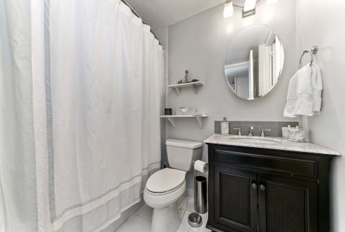 1 Scott St, Chicago IL  60610-2309 exterior