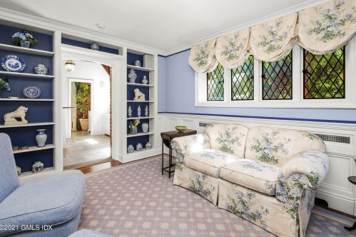 33 Midwood Rd, Greenwich CT 06830-3800 exterior