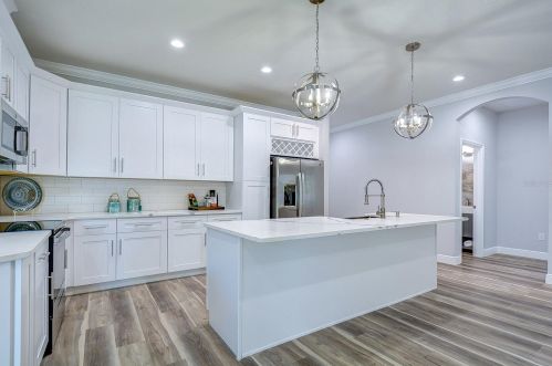 2710 Braddock St, Tampa FL  33607-6828 exterior