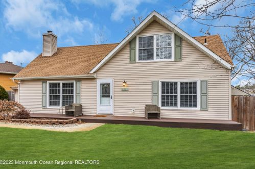 2237 Emerald Park Dr, Lacey NJ  08731-3716 exterior