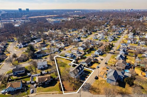 68 Melbourne St, Edison, NJ 08817-5431