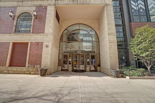 630 State St, Chicago IL 60605-1807 exterior