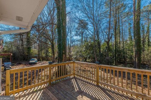 4335 Greenleaf Rd, Atlanta GA exterior