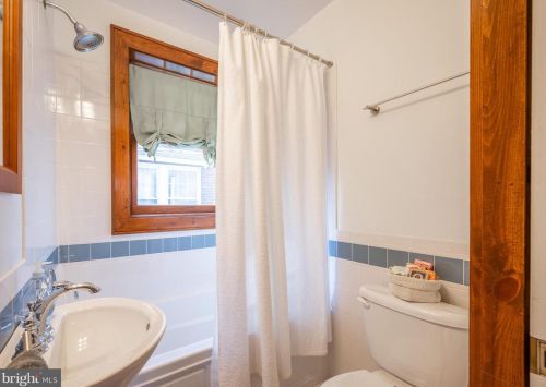 104 Monroe Ave, Alexandria VA 22301-1922 exterior