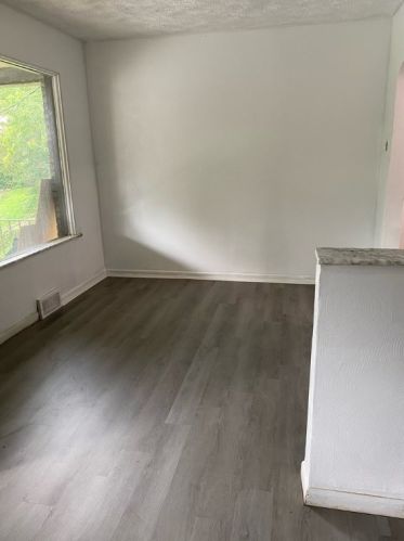 1235 Leaside Dr, Pittsburgh PA  15207-2137 exterior