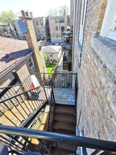 6323 Sacramento Ave, Chicago IL  60659-1551 exterior