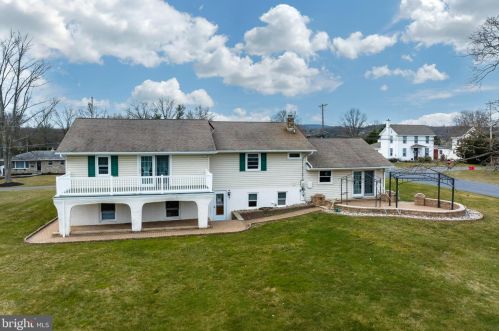 1827 Cedarville Rd, Pottstown, PA 19465-8057