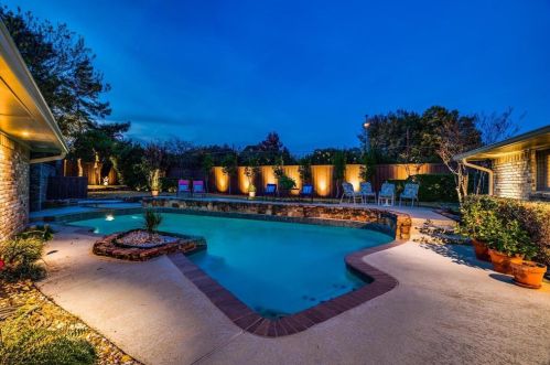 10727 Cox Ln, Dallas TX 75229-5211 exterior