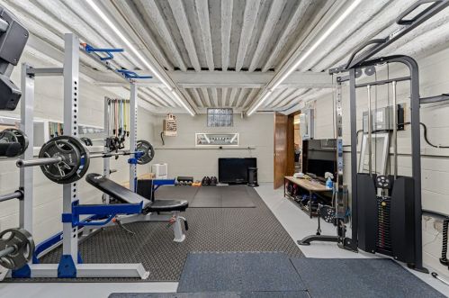 1521 Greendale Dr, Pittsburgh PA  15239-1143 exterior