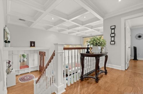 25 Bobwhite Dr, Norwalk CT 06851-2219 exterior