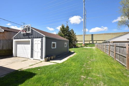 925 98, Milwaukee WI 53214-2634 exterior