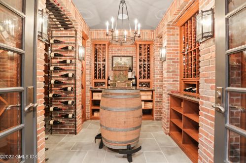 59 Mooreland Rd, Greenwich CT 06831-2645 exterior