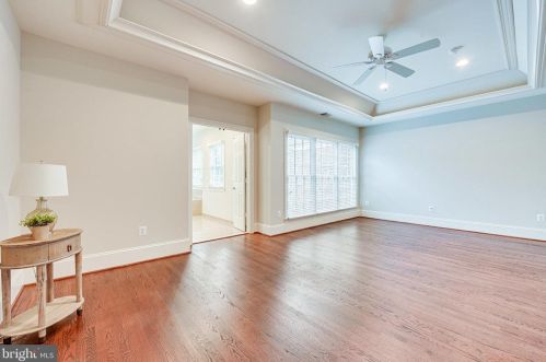 1402 Harvest Xing Dr, Mc Lean VA 22101-5650 exterior