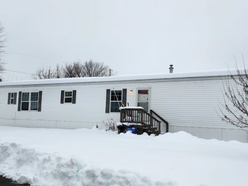 25 Longmeadow Dr, Concord, NH 03301-3485