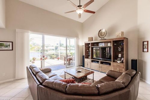 2114 Crown Pointe Blvd, Naples FL 34112-3676 exterior