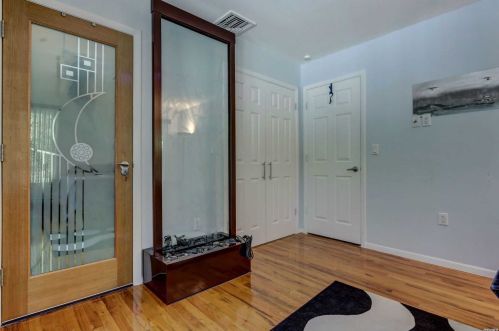 71 Euclid St, Valley Stream NY 11580-4148 exterior