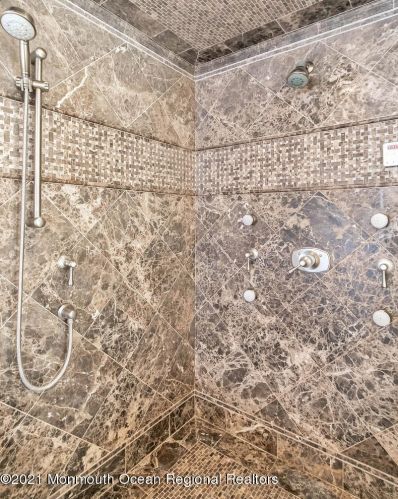 41 Marlpit Pl, Middletown NJ 07748-2028 exterior