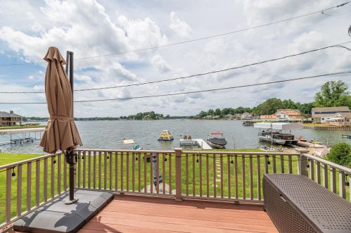 952 Eagle Lk Dr, Kalamazoo MI 49009-8429 exterior