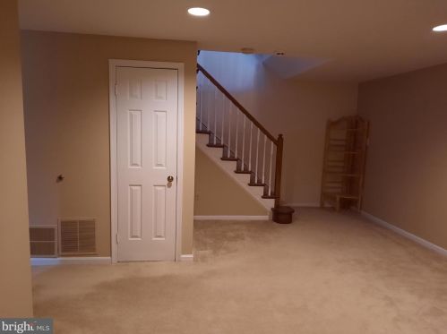 6643 Madison Mclean Dr, Mc Lean VA  22101-2902 exterior