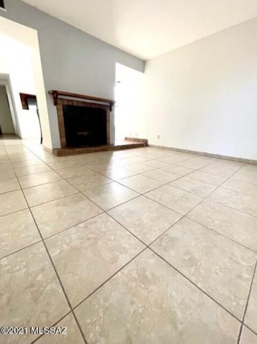 922 Chrysler Dr, Tucson, AZ 85716-4389