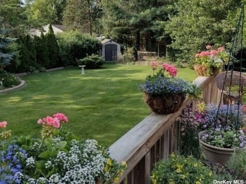 11 Maria Ct, Huntington Station NY 11746-2718 exterior